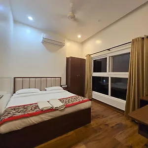 a-palace-on-river-rashmi-guest-house.hotels-varanasi.com/